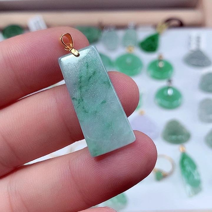 翡翠未镶嵌颈饰吊坠