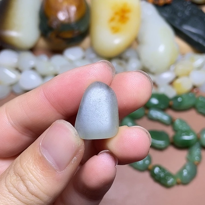 和田玉（糖玉）未镶嵌珠宝奇石