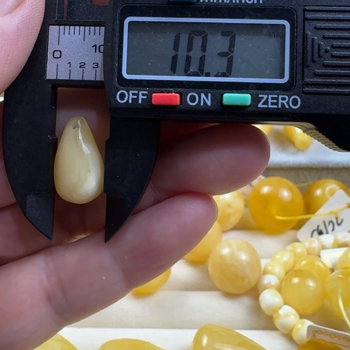 未镶嵌琥珀裸石2号