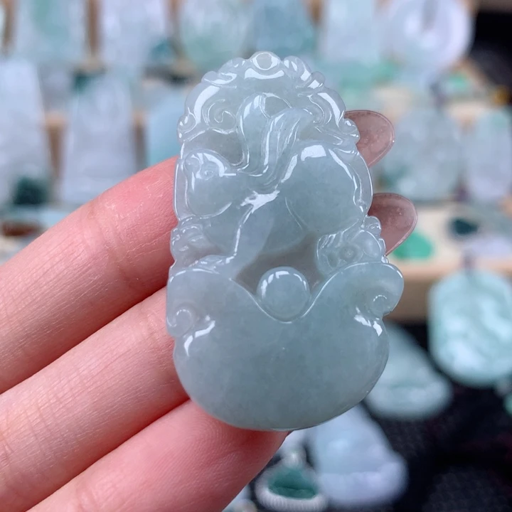 翡翠未镶嵌颈饰生肖兔牌吊坠