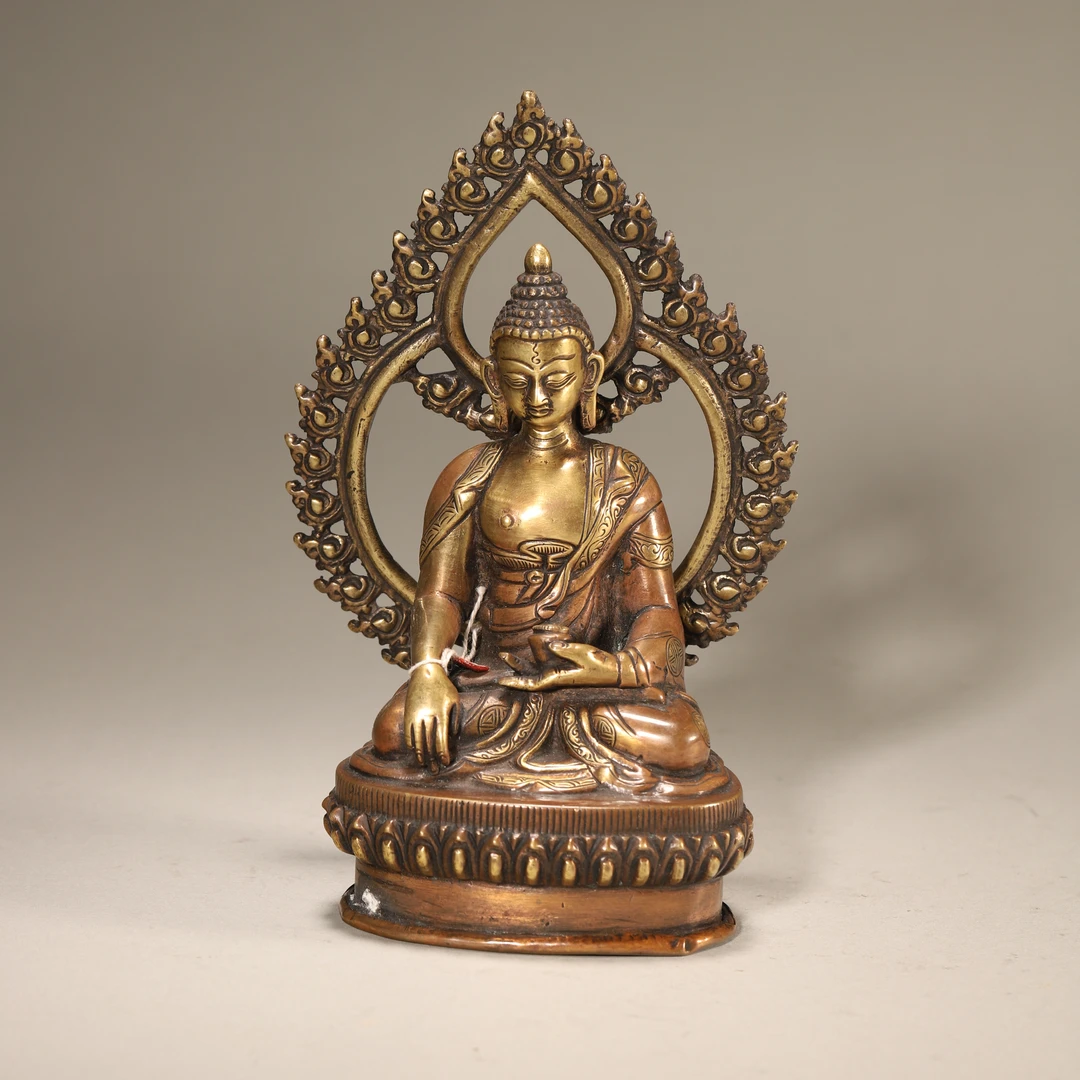 Lot36清代 铜释迦牟尼佛造像