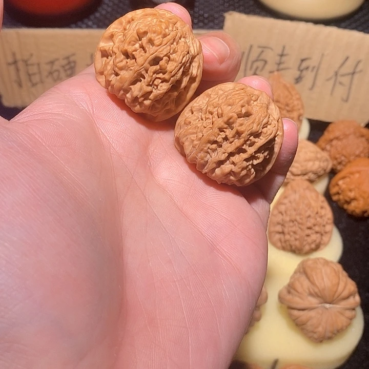 文玩核桃手把件野生粗筋