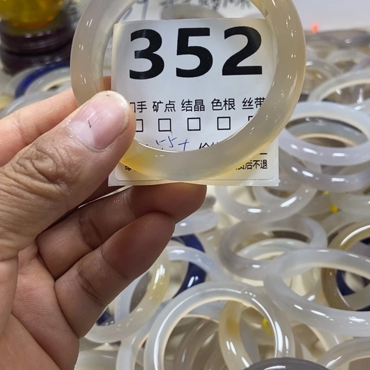 仙***掌玛瑙/玉髓手镯未镶嵌
