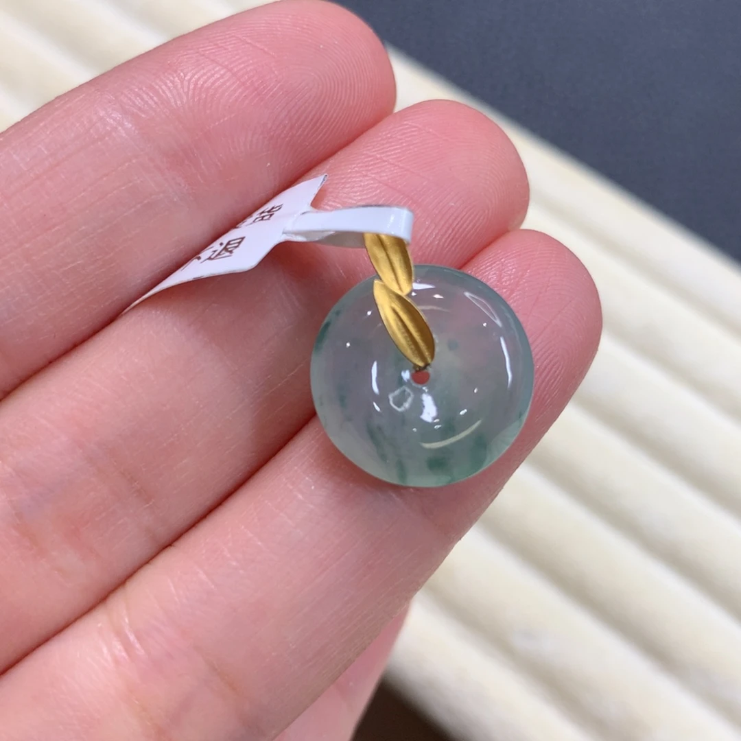 小***记颈饰18K金镶嵌翡翠