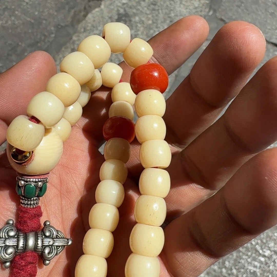 劉***哥琉璃颈饰精品珠子