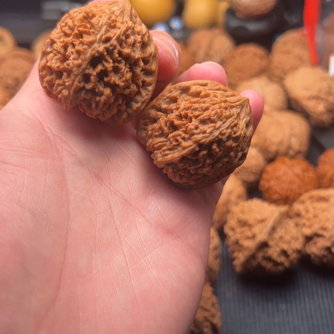 核桃满天星文玩把件