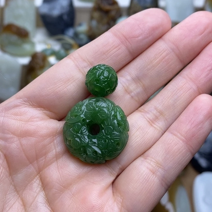 岩***和田玉未镶嵌颈饰
