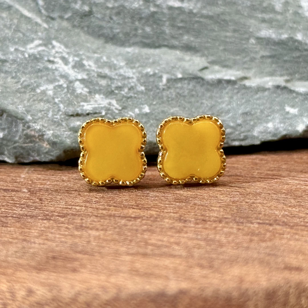 【幸运富贵】天然鸡油黄蜜蜡四叶草耳钉-7.5mm-多样性发一-ls24-973