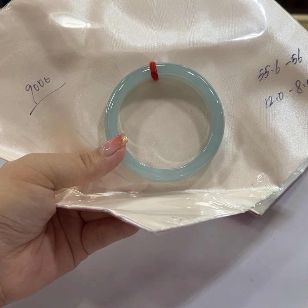 楚***岳翡翠手镯未镶嵌手镯