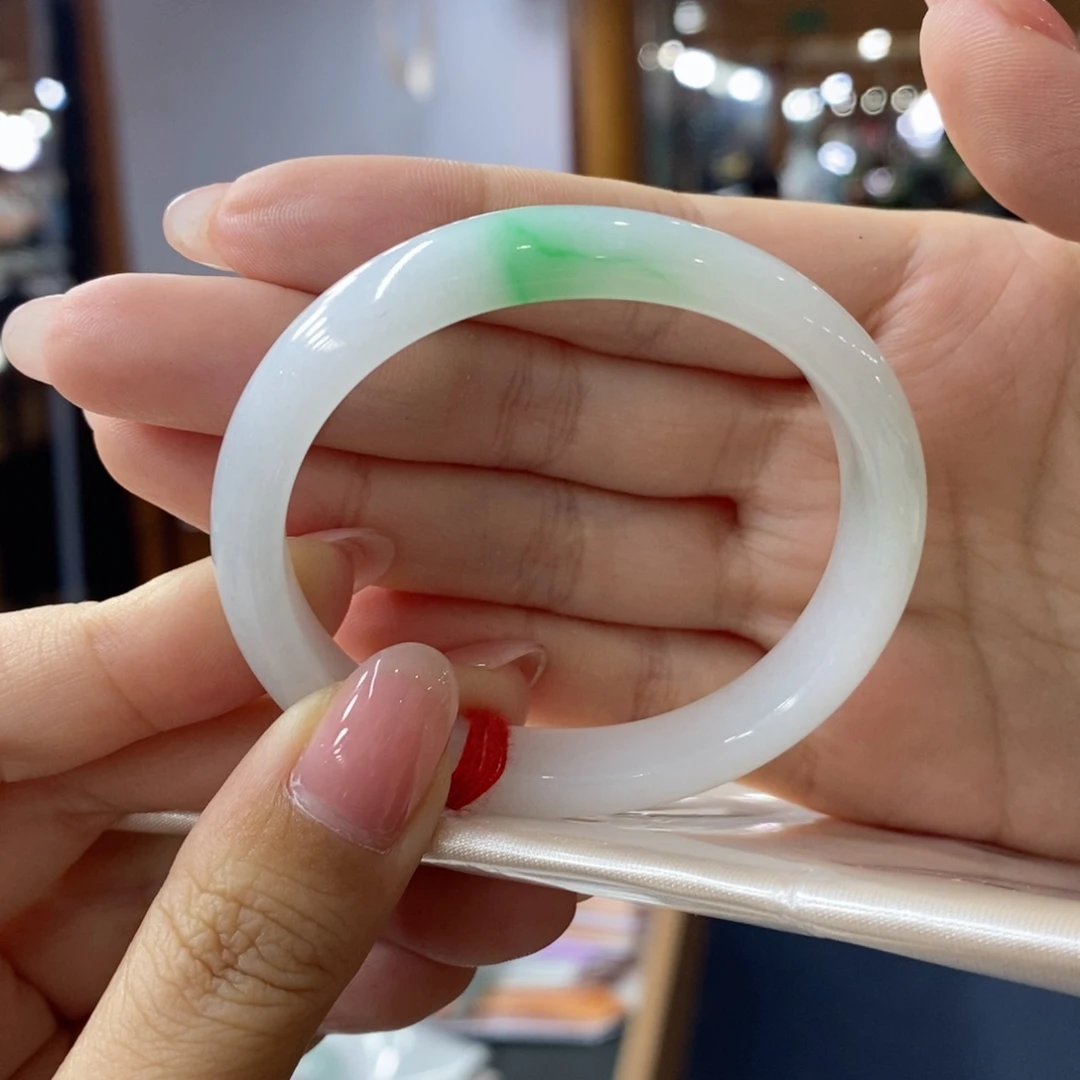 翡翠手镯未镶嵌包*?翡翠