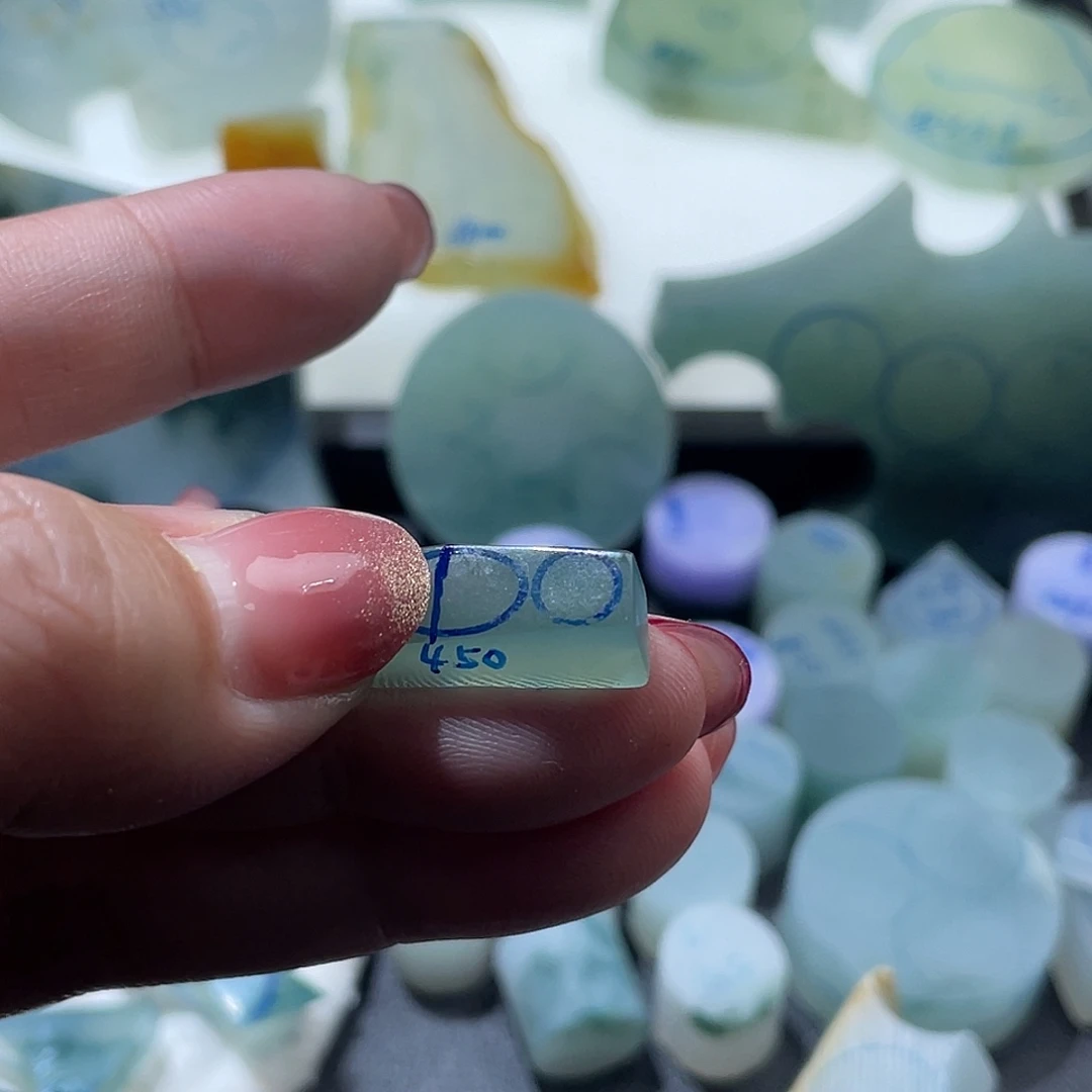 星***泪定制翡翠未镶嵌蛋面