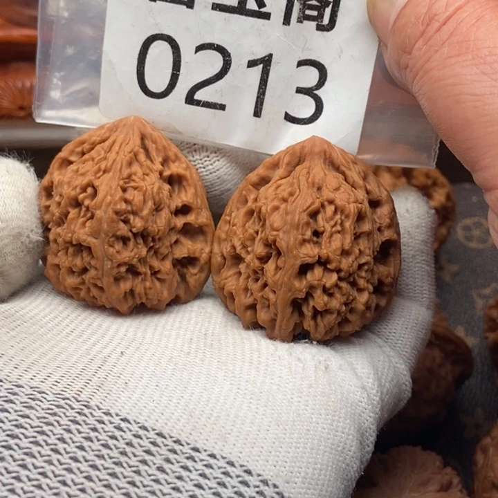 捌***玖吊坠文玩核桃南疆石全品39