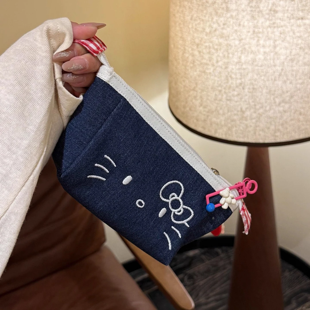 可爱卡通kitty手拿化妆包女大容量便携式收纳包学生用笔袋文具盒