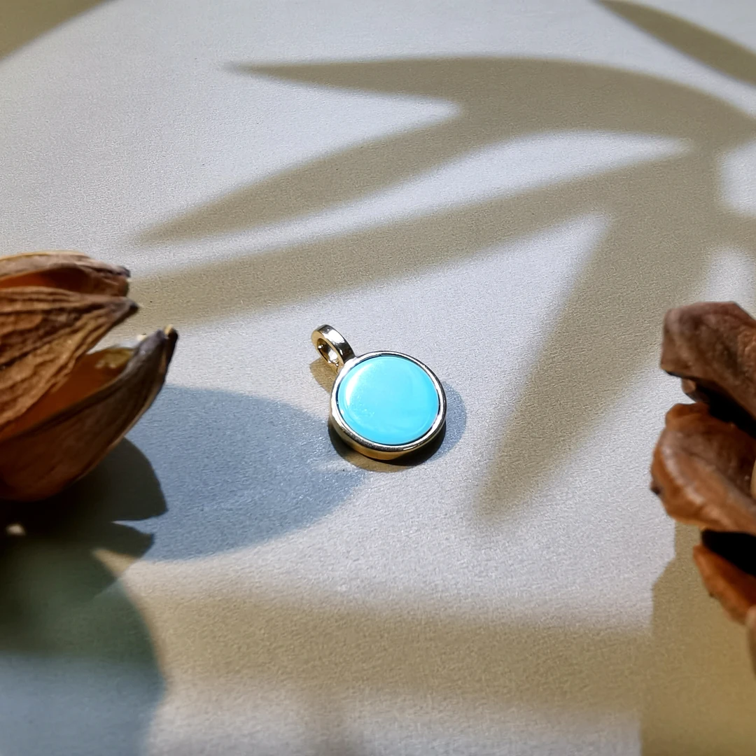 【洛一珠宝】湖北原矿高瓷绿松石18K金镶嵌小圆饼吊坠百搭时尚