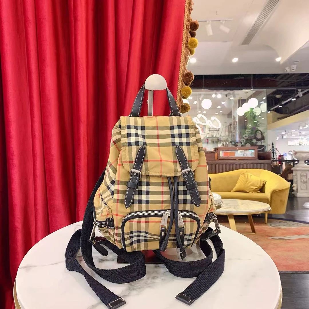 95新 BURBERRY/博柏利 巴宝莉双肩包书包格纹银扣/39069335