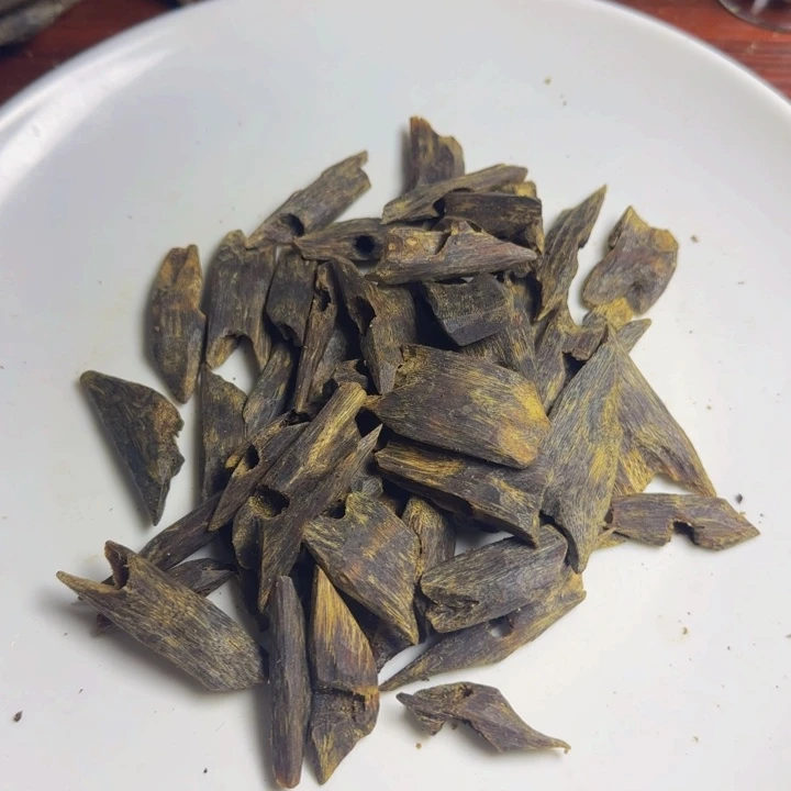 用***4线香小叶陆河沉水100克，以直播间为准