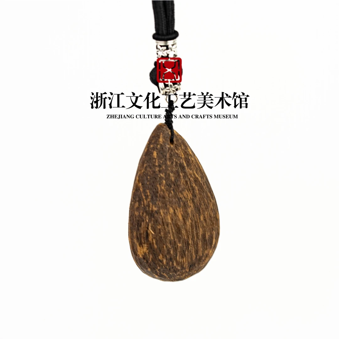 沉香【沉香好物】沉香吊坠 海南莺歌绿奇楠水滴随型吊坠