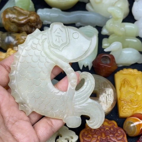 未镶嵌蛇纹石玉颈饰82