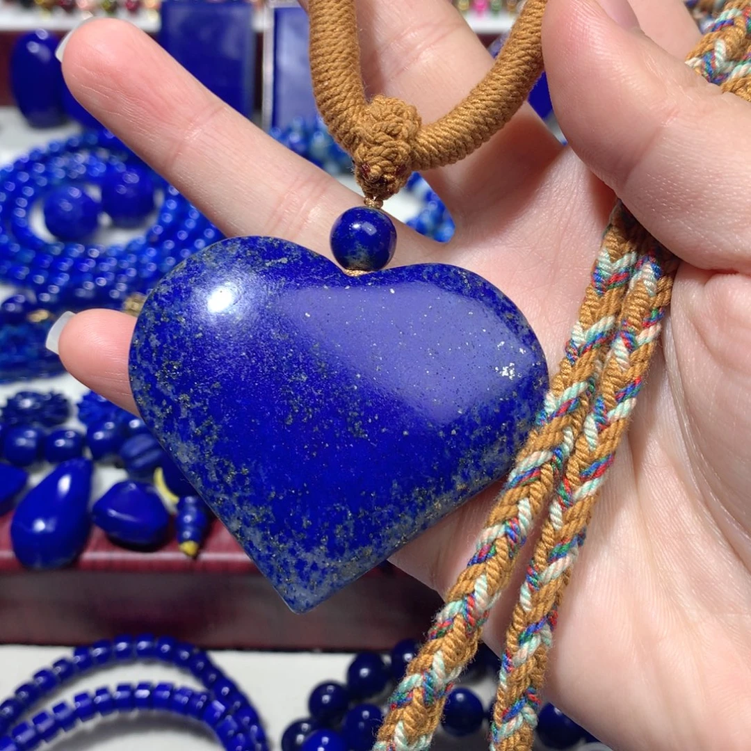 青金石未镶嵌挂件