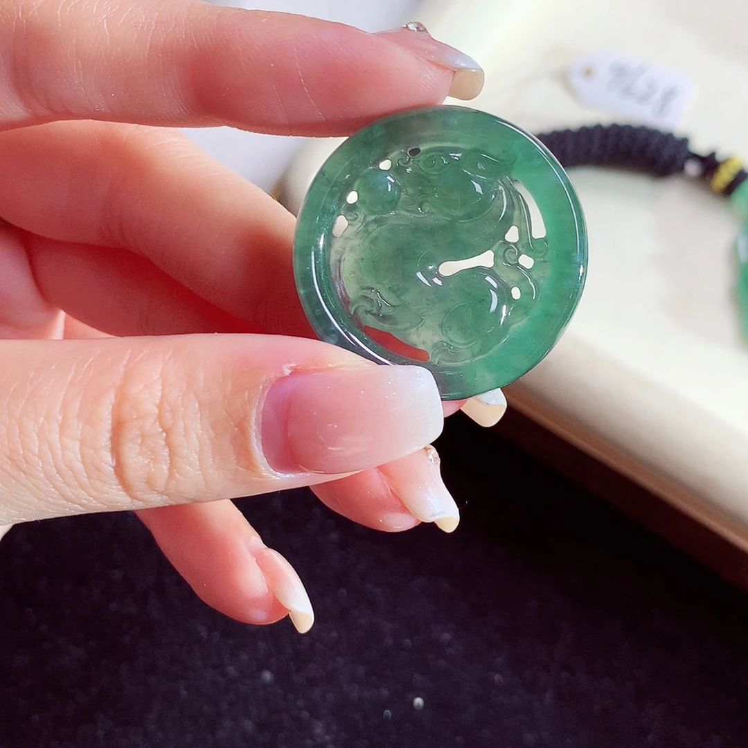 颈饰未镶嵌翡翠天然