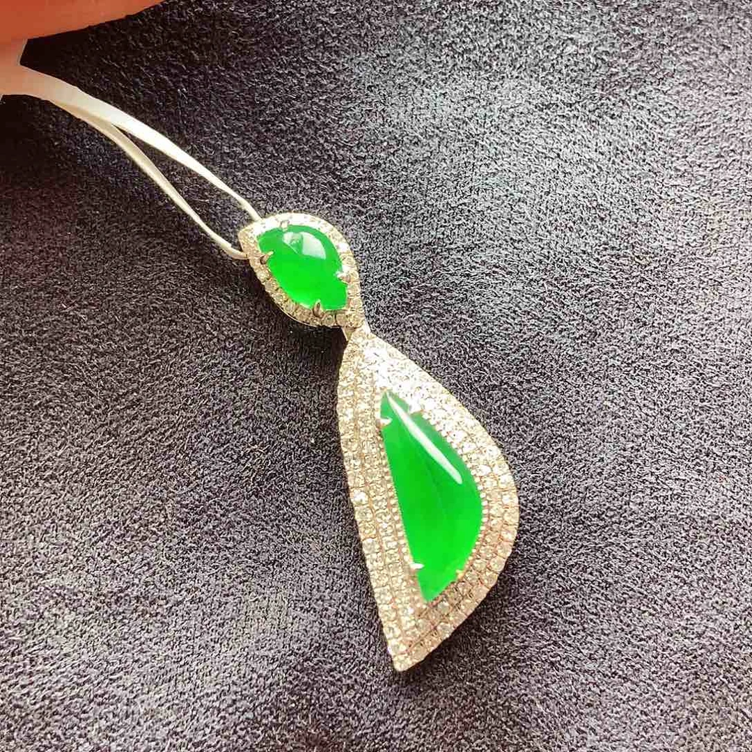 翡翠颈饰18K金镶嵌于*?上新