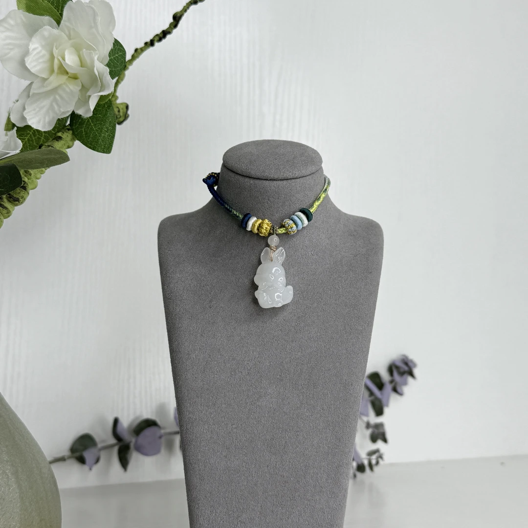 壹屿珠宝    和田玉小兔子手串