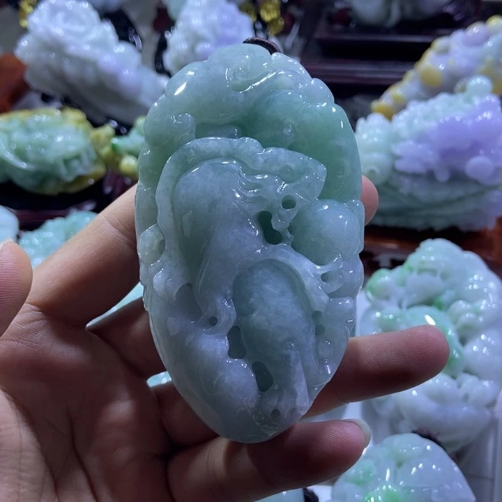 翡翠未镶嵌把件虎虎生威