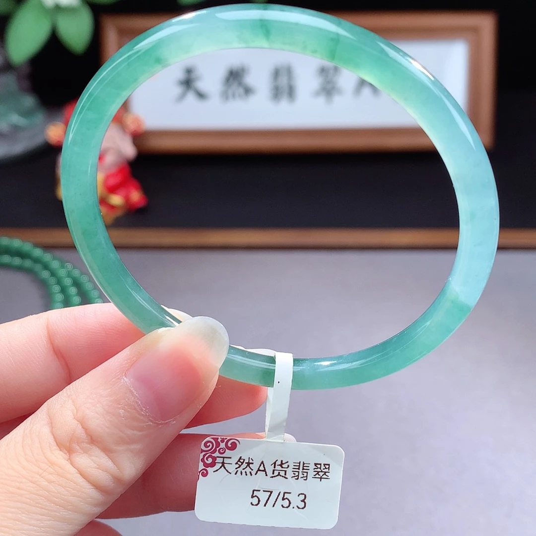 未镶嵌手镯（圆镯）翡翠