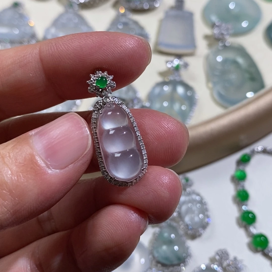 翡翠18K金镶嵌吊坠(不含链)福豆