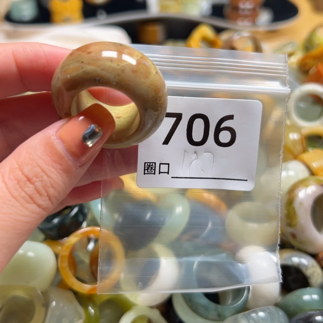 欣***成蛇纹石玉未镶嵌戒指