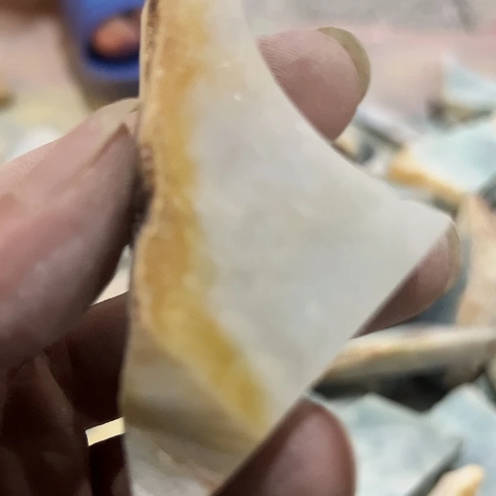 翡翠挂件未镶嵌独***涯毛