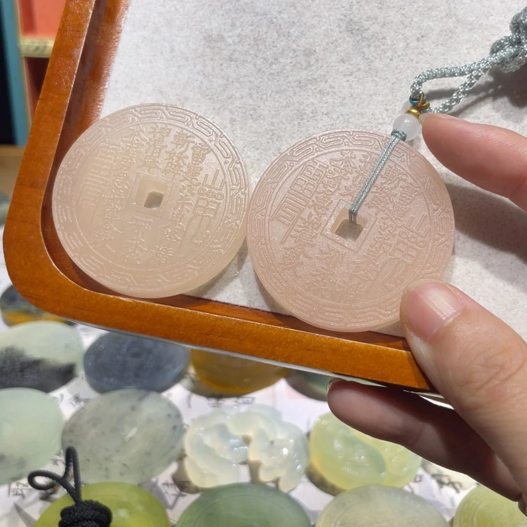 叶***可岫玉未镶嵌颈饰颈饰