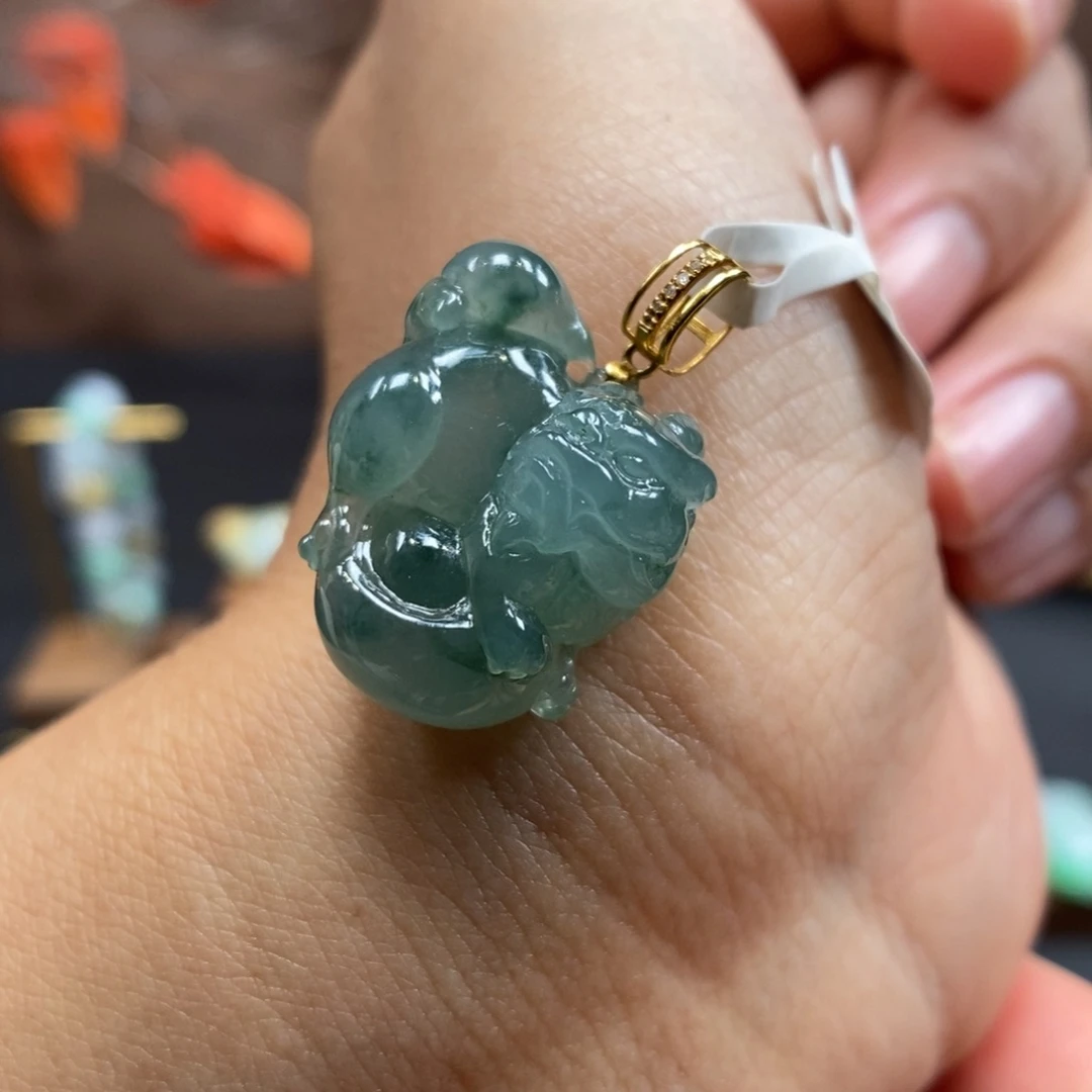 【闪购商品】颈饰18K金镶嵌翡翠28貔貅