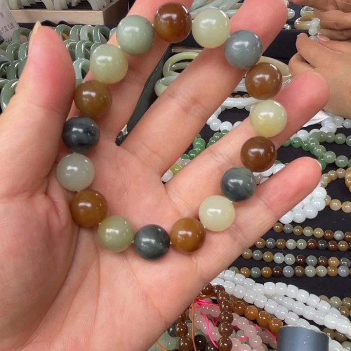 和田玉（糖玉）未镶嵌颈饰