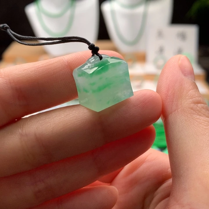 翡翠未镶嵌吊坠(不含链)天然翡翠