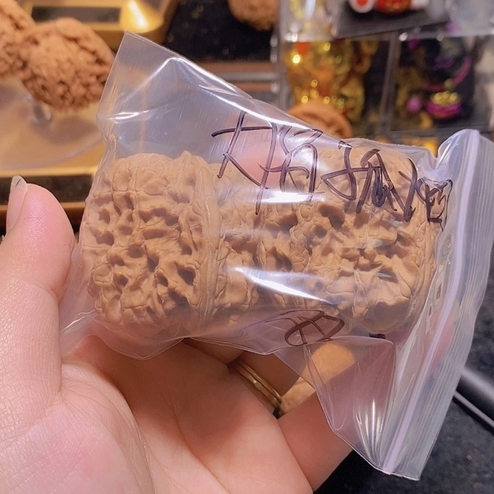 大***烟文玩核桃吊坠门墩