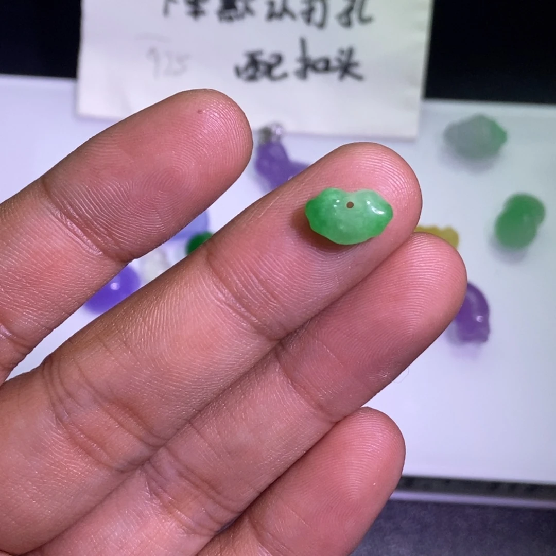 翡翠未镶嵌颈饰吊坠