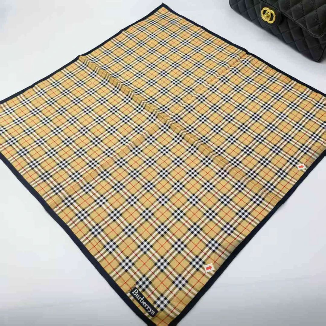 95新 BURBERRY/博柏利 海囤/巴宝莉/丝巾yy08547