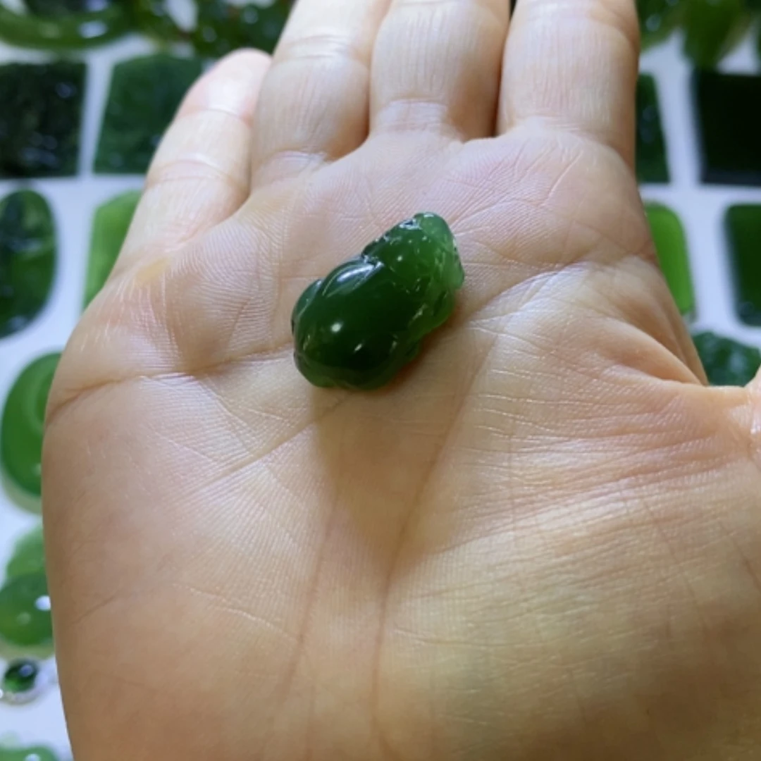 【闪购商品】蛇纹石玉颈饰未镶嵌如**事