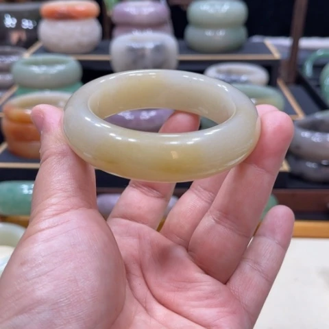 未镶嵌手镯石英质玉