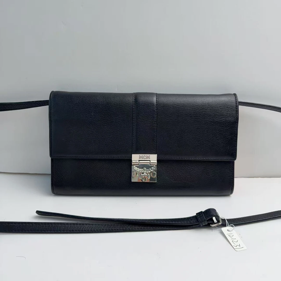 95新 MCM 黑色全皮信封单肩包