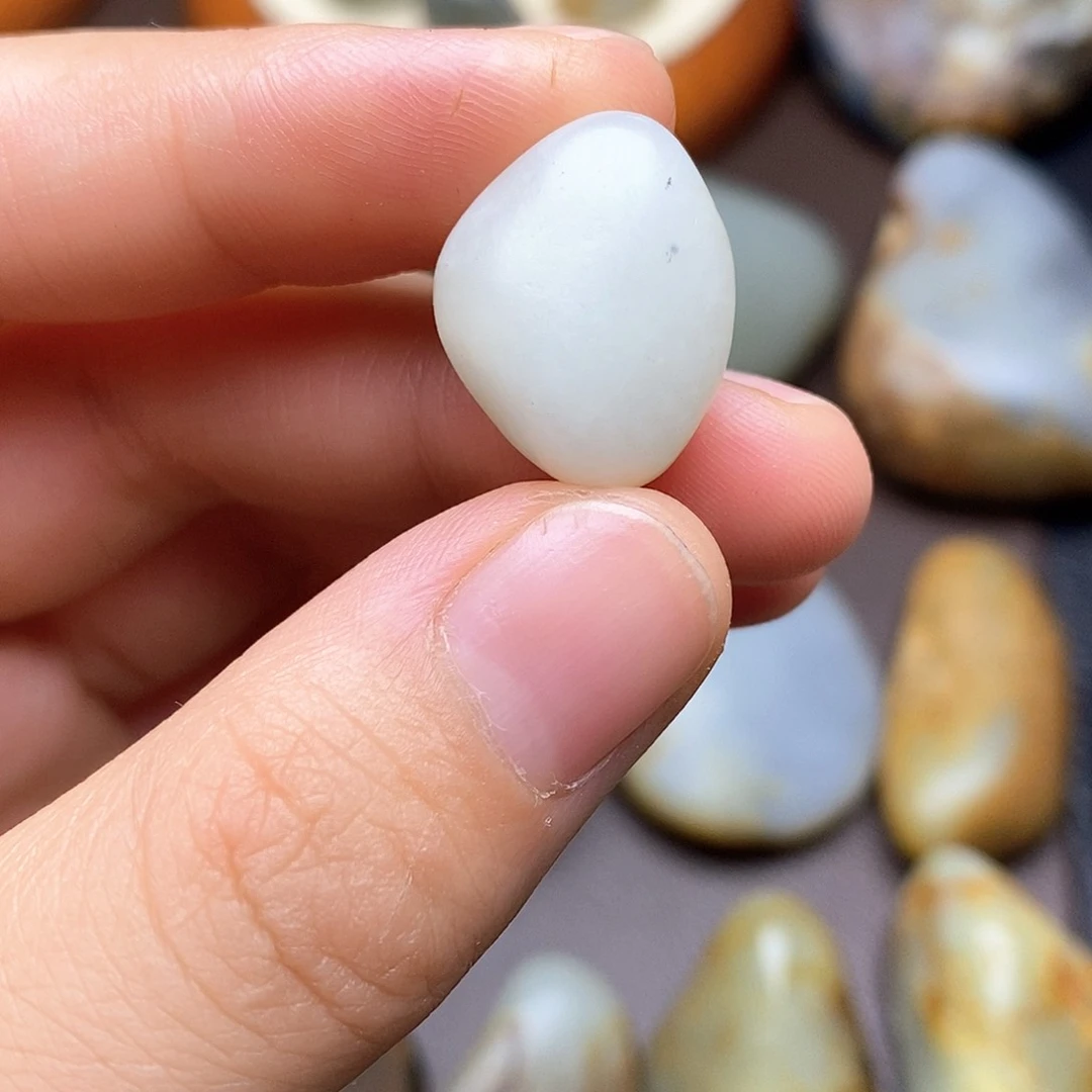 和田玉未镶嵌颈饰1