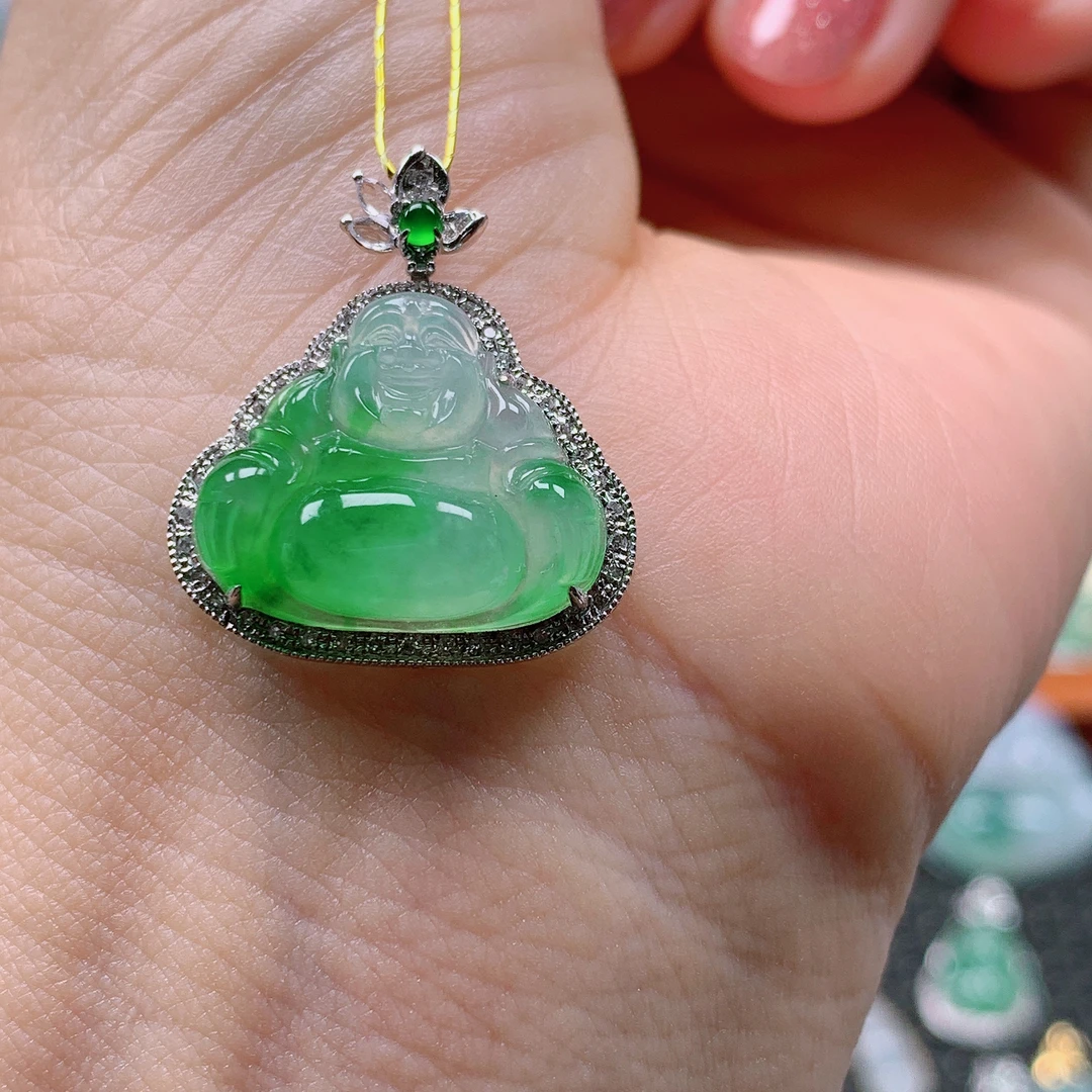 缅甸天然A货翡翠，冰飘阳绿佛公 编号233/825尺寸24-20.7-7.3