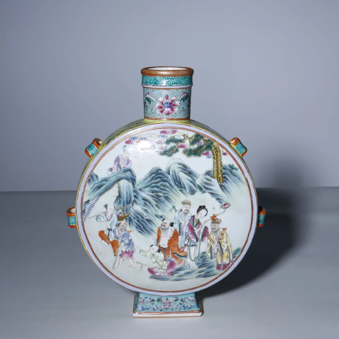 Lot.6118 63 清晚期 粉彩山水人物图抱月瓶 H:26cm