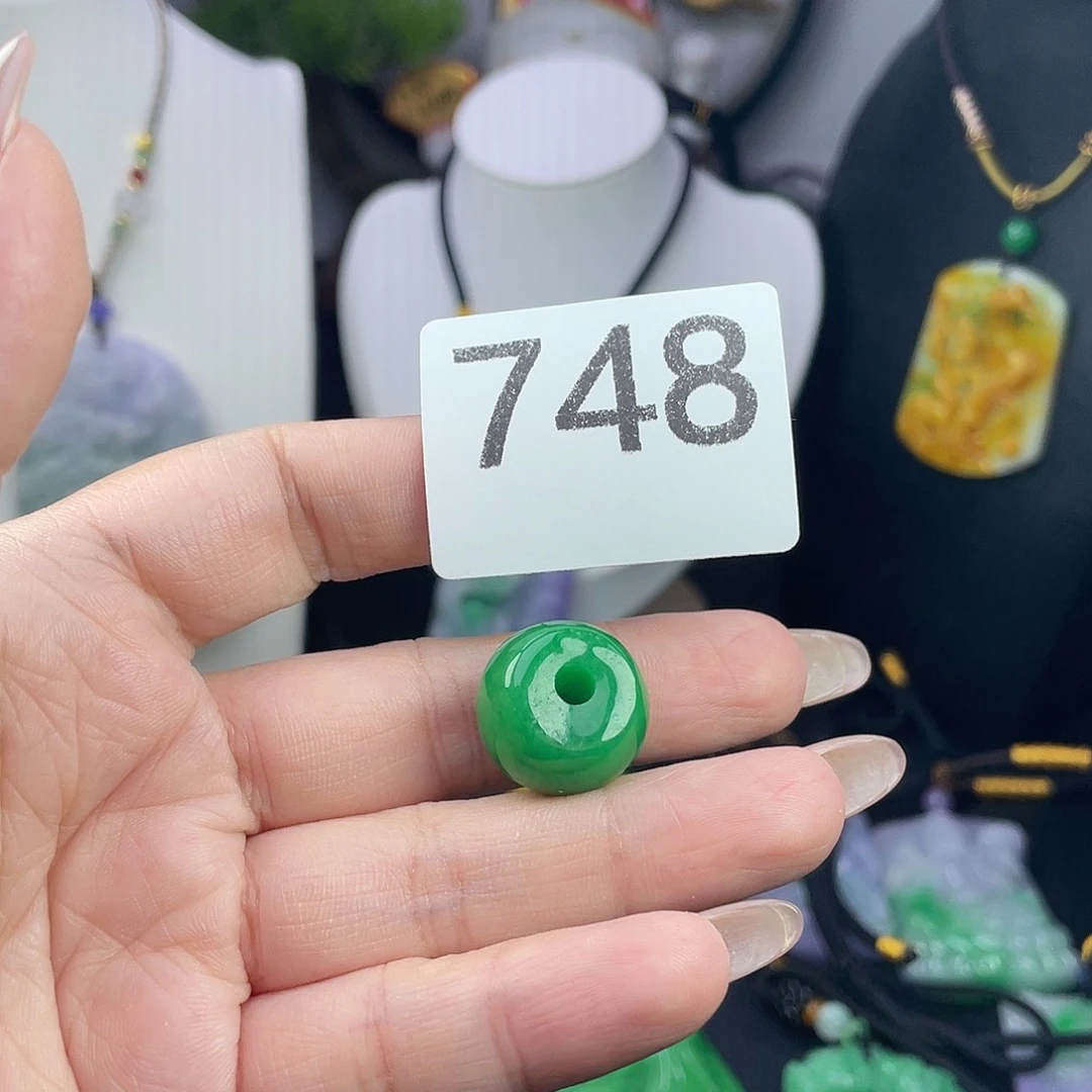 翡翠足铂镶嵌吊坠(赠链)