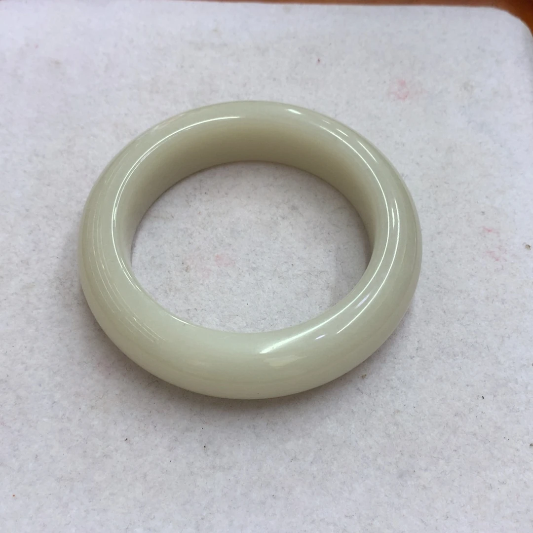 未镶嵌手镯石英质玉