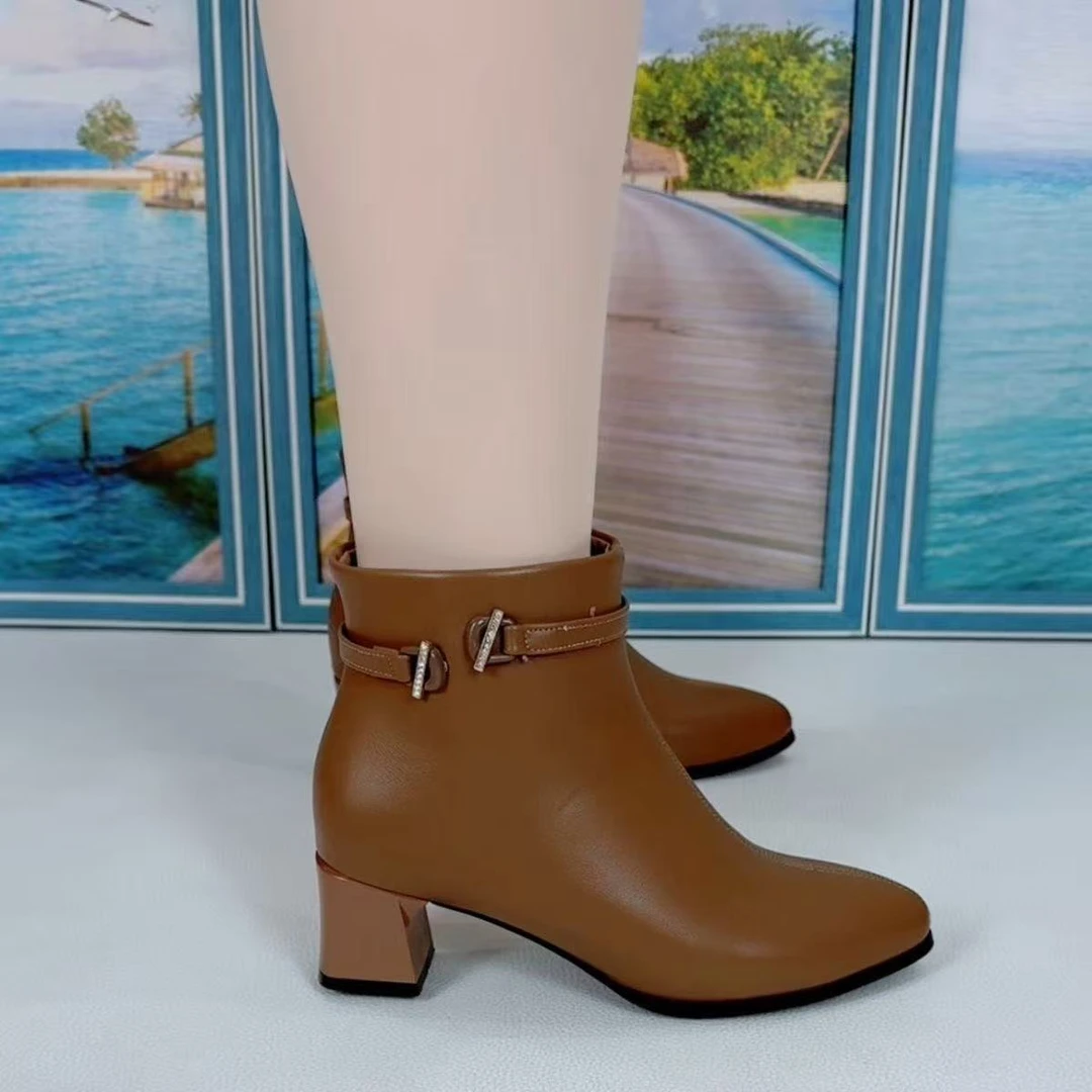 2025秋冬季气质新款时尚短靴时尚舒适百搭中跟加绒妈妈女士靴