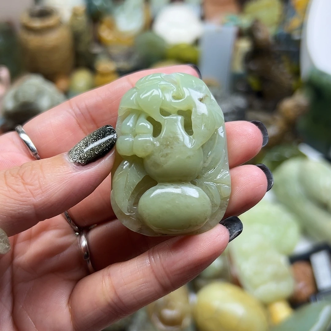 鑫***源颈饰未镶嵌岫岩老玉（透闪石质玉）老玉葫芦