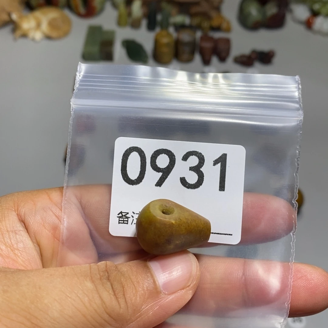 颈饰未镶嵌透闪石质玉金*