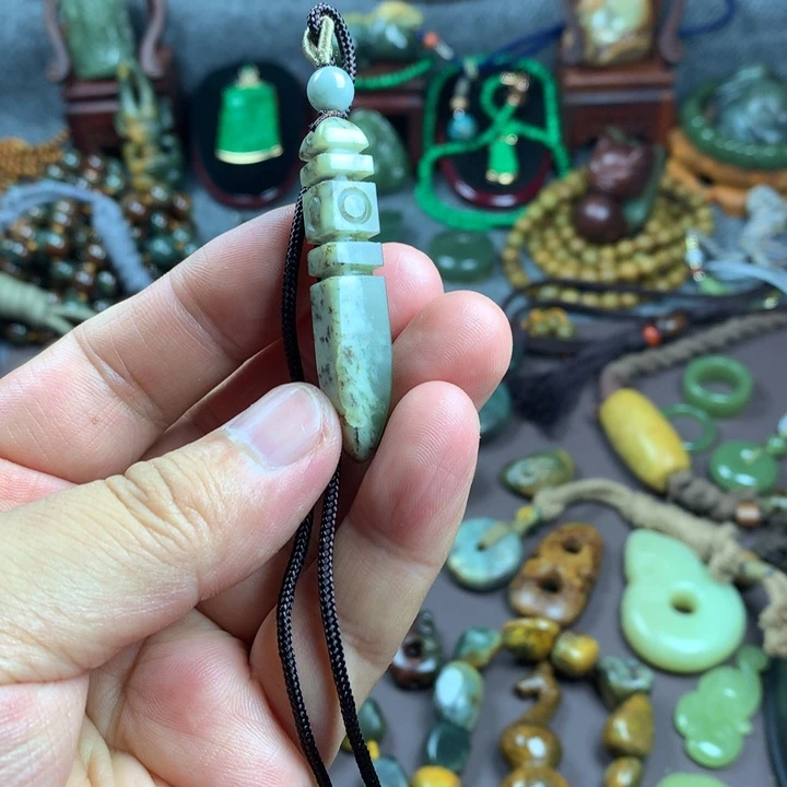 透闪石质玉未镶嵌吊坠(赠链)